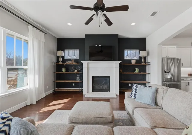 Photo 4 of Single family home for sale at 212 Blue Stem Ln, Aledo, TX 76008 | MLS# 21180601 | Listing updated on 2026-10-06