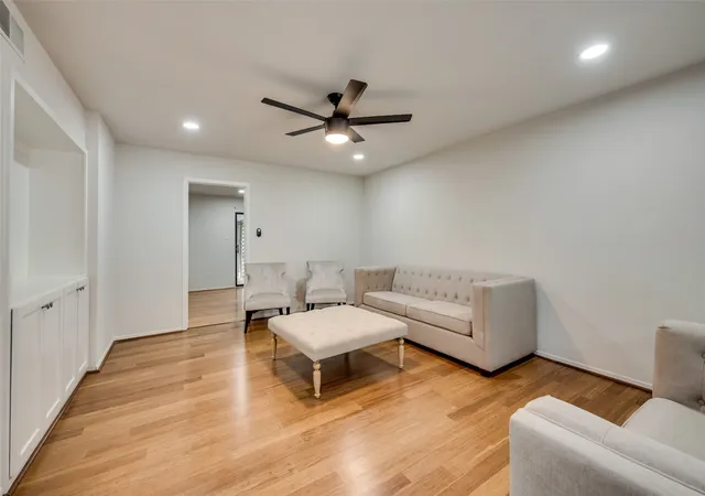 Photo 4 of Sale Pending at 611 Ray Andra Dr, De Soto, TX 75115 | MLS# 21181627 | Listing updated on 2026-07-24