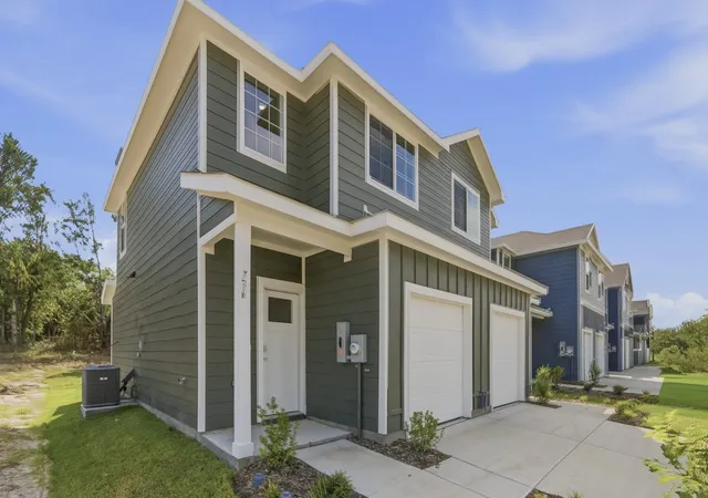 Photo 3 of Townhouse for sale at 736 Stonewood Dr, Sulphur Springs, TX 75482 | MLS# 21181631 | Listing updated on 2026-09-02