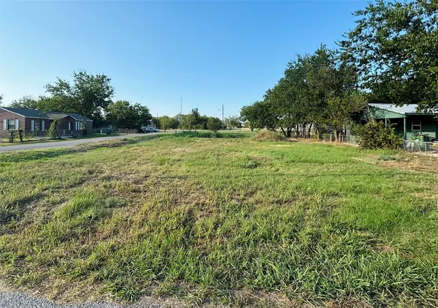 Photo 1 of Land for sale at 917 Se 13th Ave, Mineral Wells, TX 76067 | MLS# 21167396 | Listing updated on 2026-08-21