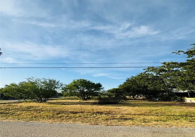 Photo 2 of Land for sale at 917 Se 13th Ave, Mineral Wells, TX 76067 | MLS# 21167396 | Listing updated on 2026-08-21