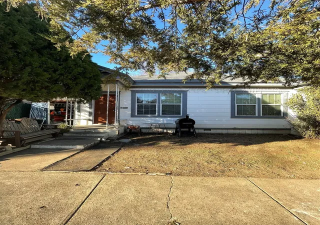 Photo 1 of Sale Pending at 607 Neches St, Dallas, TX 75208 | MLS# 21181820 | Listing updated on 2026-07-16