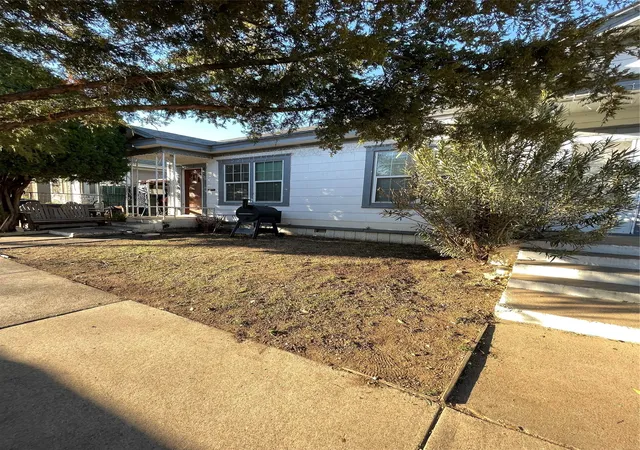 Photo 2 of Sale Pending at 607 Neches St, Dallas, TX 75208 | MLS# 21181820 | Listing updated on 2026-07-16