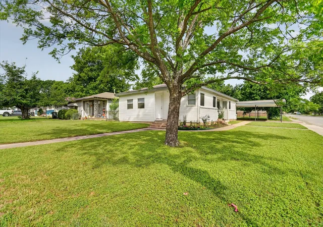 Photo 2 of Sale Pending at 1102 Poindexter Ave, Cleburne, TX 76033 | MLS# 21181916 | Listing updated on 2026-08-26