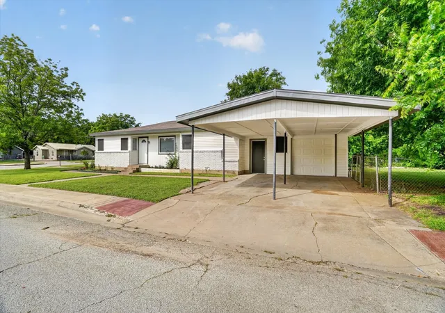Photo 3 of Sale Pending at 1102 Poindexter Ave, Cleburne, TX 76033 | MLS# 21181916 | Listing updated on 2026-08-26
