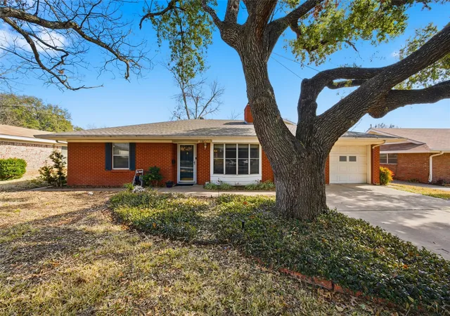 Homes for sale in Waco, TX | 5318 Lake Lindenwood Dr, Waco, TX 76710 | MLS# 21181717