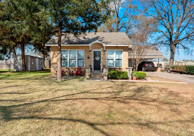 Homes for sale in Mt Pleasant, TX | 1702 W 1st St, Mt Pleasant, TX 75455 | MLS# 21182024