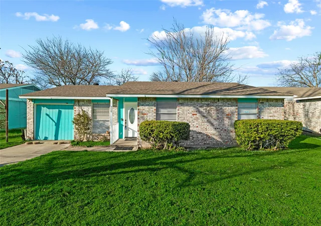 Photo 1 of Single family home for sale at 715 Sun Valley Dr, Duncanville, TX 75116 | MLS# 21181630 | Listing updated on 2026-07-13