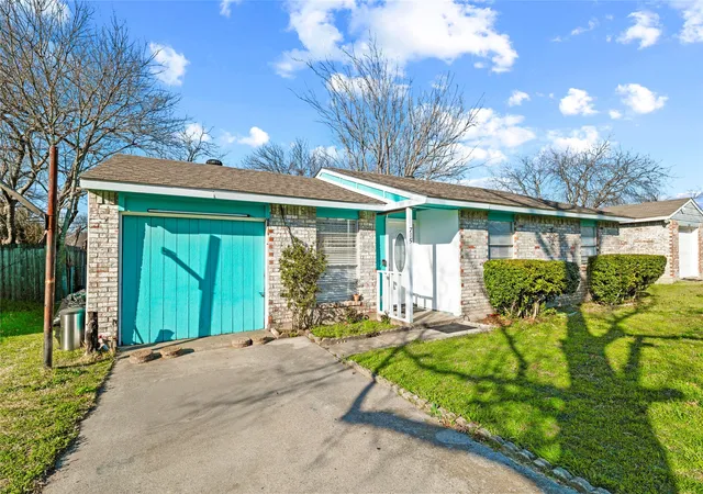 Photo 2 of Single family home for sale at 715 Sun Valley Dr, Duncanville, TX 75116 | MLS# 21181630 | Listing updated on 2026-07-13