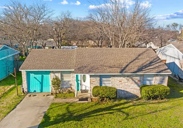 Photo 2 of Single family home for sale at 715 Sun Valley Dr, Duncanville, TX 75116 | MLS# 21181630 | Listing updated on 2026-07-13