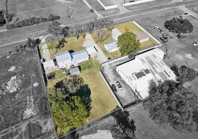Photo 3 of Single family home for sale at 1060 E Reno Rd, Azle, TX 76020 | MLS# 21182190 | Listing updated on 2026-09-07