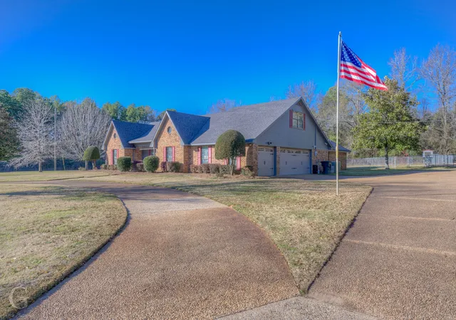 Photo 3 of Single family home for sale at 111 White Rd, Frierson, LA 71027 | MLS# 21182469 | Listing updated on 2026-08-28