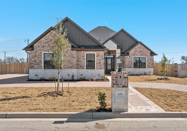 Photo 1 of Single family home for sale at 109 Water View Ln, Waco, TX 76706 | MLS# 21182619 | Listing updated on 2026-08-03