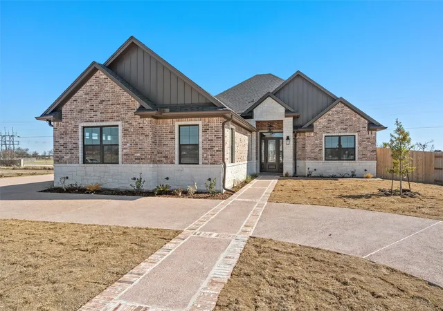 Photo 2 of Single family home for sale at 109 Water View Ln, Waco, TX 76706 | MLS# 21182619 | Listing updated on 2026-08-03