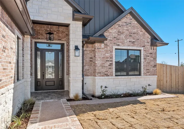 Photo 3 of Single family home for sale at 109 Water View Ln, Waco, TX 76706 | MLS# 21182619 | Listing updated on 2026-08-03