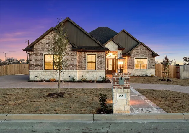 Photo 3 of Single family home for sale at 109 Water View Ln, Waco, TX 76706 | MLS# 21182619 | Listing updated on 2026-08-03