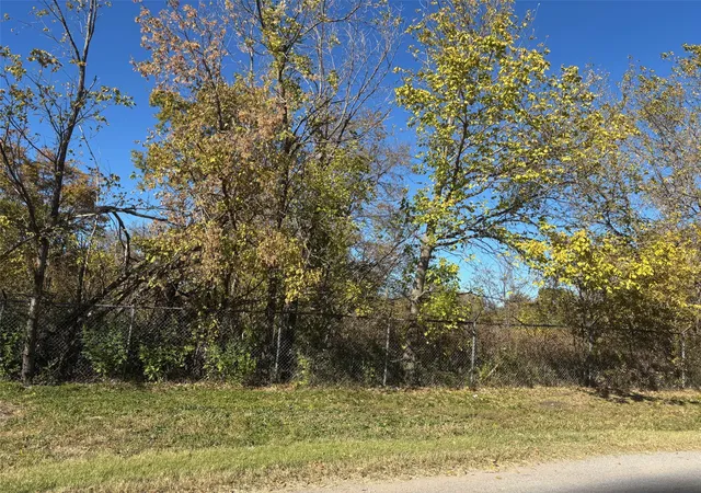 Photo 2 of Land for sale at 138 Acres / Tract 6 Winn Rd, Collinsville, TX 76268 | MLS# 21102055 | Listing updated on 2026-07-28