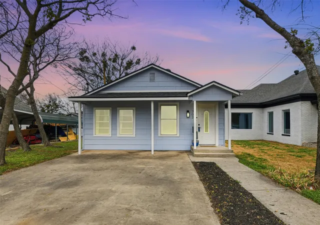 Photo 1 of Single family home for sale at 702 N Church St, Decatur, TX 76234 | MLS# 21180006 | Listing updated on 2026-08-18