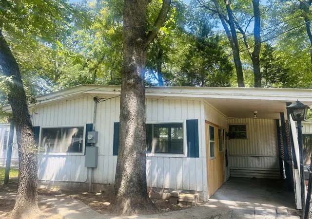 Homes for sale in Mabank, TX | 305 Live Oak Ln, Mabank, TX 75156 | MLS# 21183115