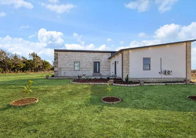 Photo 3 of Single family home for sale at 2761 Vz County Road 3417, Wills Point, TX 75169 | MLS# 21183192 | Listing updated on 2026-10-02
