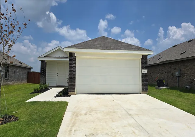 Homes for sale in Keene, TX | 313 Trail Ct, Keene, TX 76059 | MLS# 21182617