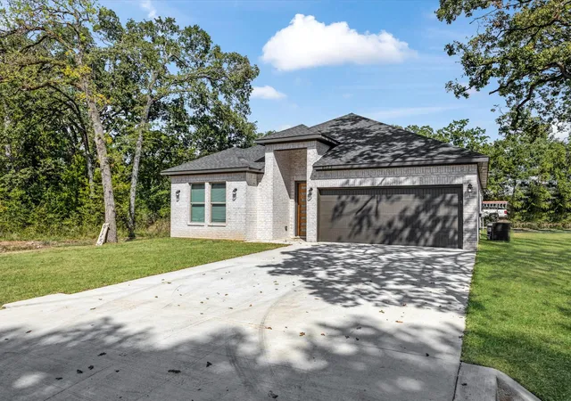 Photo 2 of Single family home for sale at 6123 Inca Dr, Enchanted Oaks, TX 75156 | MLS# 21183249 | Listing updated on 2026-09-01