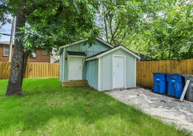 Photo 37 of Single family home for sale at 5914 Victor St, Dallas, TX 75214 | MLS# 21183327 | Listing updated on 2026-09-02