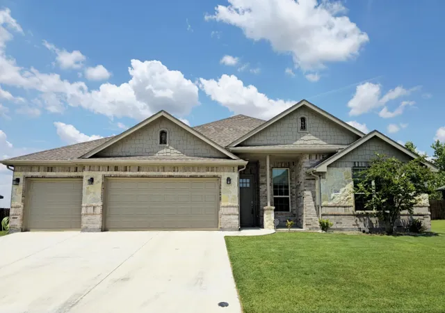Homes for sale in Sanger, TX | 126 Creekside Dr, Sanger, TX 76266 | MLS# 21182929