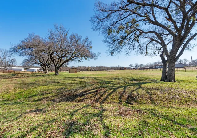 Homes for sale in Springtown, TX | 700 Gilliland Rd, Springtown, TX 76082 | MLS# 21183137