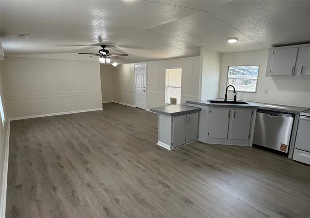 Photo 3 of Manufactured home for sale at 3601 Hedge Row St, Granbury, TX 76048 | MLS# 21181229 | Listing updated on 2026-07-06