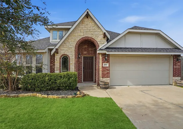 Homes for sale in Alvarado, TX | 803 Lakeview Dr, Alvarado, TX 76009 | MLS# 21181749