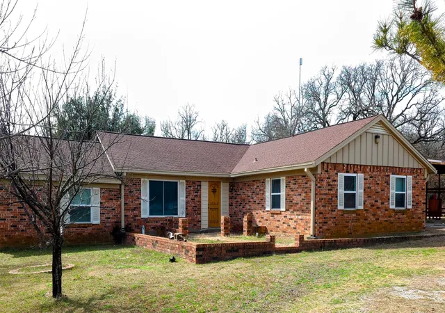 Photo 2 of Single family home for sale at 285 Montgomery Rd, Mineral Wells, TX 76067 | MLS# 21183836 | Listing updated on 2026-07-23