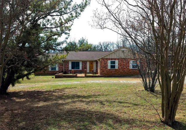 Photo 3 of Single family home for sale at 285 Montgomery Rd, Mineral Wells, TX 76067 | MLS# 21183836 | Listing updated on 2026-07-23