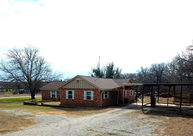 Photo 3 of Single family home for sale at 285 Montgomery Rd, Mineral Wells, TX 76067 | MLS# 21183836 | Listing updated on 2026-10-01