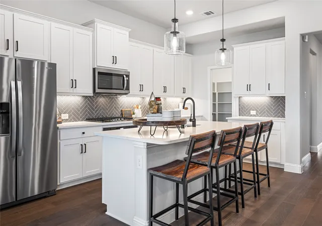 2nd image of 841 Jacquelyn Dr, Little Elm, TX 75068 | MLS# 21184065
