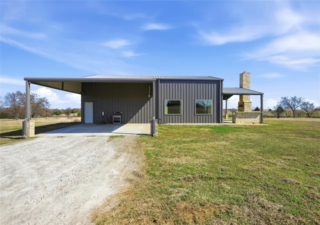 Homes for sale in Whitesboro, TX | 140 Turkey Farm Rd, Whitesboro, TX 76273 | MLS# 21183960