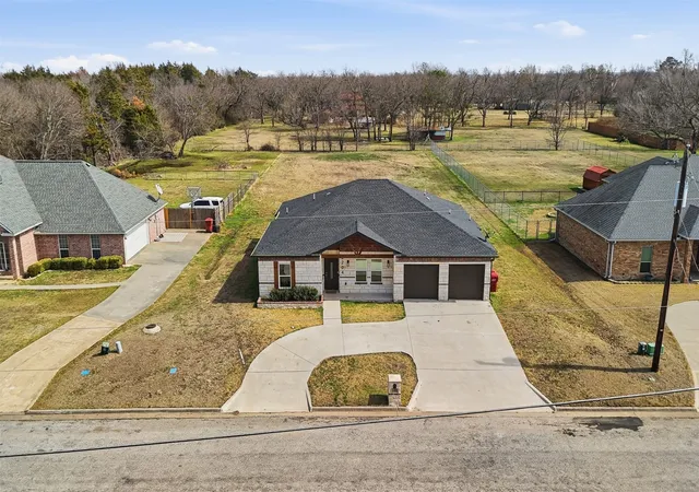 Homes for sale in Bonham, TX | 2204 Albert Broadfoot St, Bonham, TX 75418 | MLS# 21183424