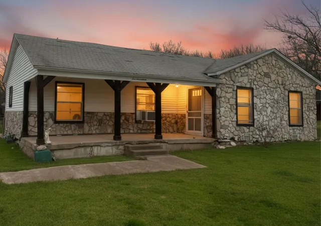 Homes for sale in Ferris, TX | 617 E 5th St, Ferris, TX 75125 | MLS# 21181773