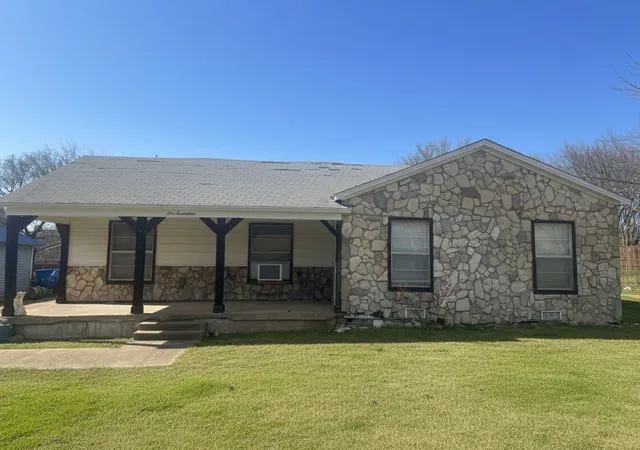 Homes for sale in Ferris, TX | 617 E 5th St, Ferris, TX 75125 | MLS# 21181773