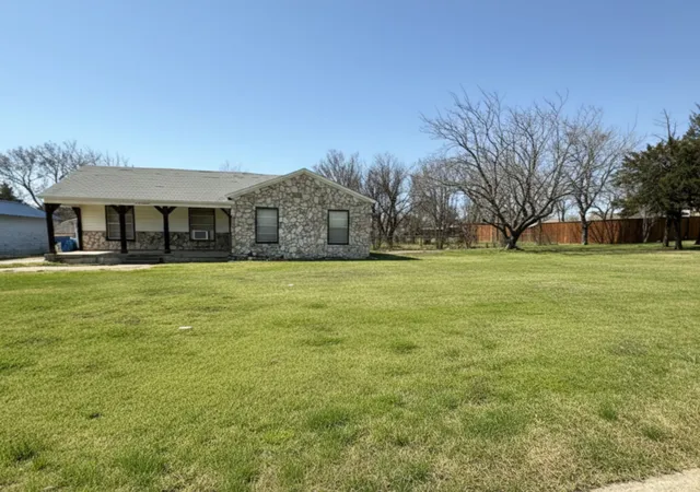 Homes for sale in Ferris, TX | 617 E 5th St, Ferris, TX 75125 | MLS# 21181773