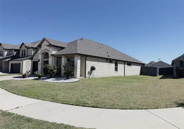Photo 3 of Single family home for sale at 6718 Goldenrain Dr, Venus, TX 76084 | MLS# 21184225 | Listing updated on 2026-08-29