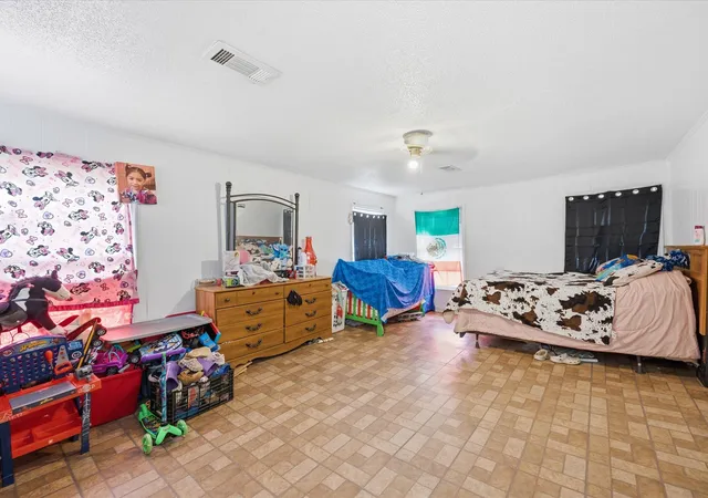 Homes for sale in Ennis, TX | 409 Nw Main St, Ennis, TX 75119 | MLS# 21184001