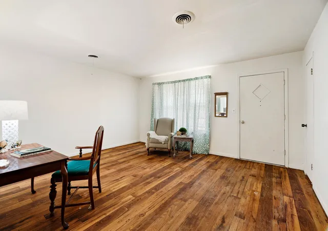 Photo 2 of Single family home for sale at 410 S Bois Darc St, Blossom, TX 75416 | MLS# 21184027 | Listing updated on 2026-08-19