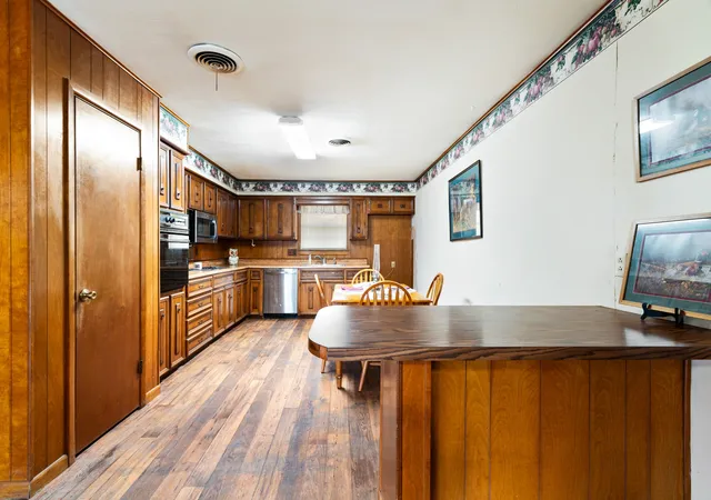 Photo 3 of Single family home for sale at 410 S Bois Darc St, Blossom, TX 75416 | MLS# 21184027 | Listing updated on 2026-08-19