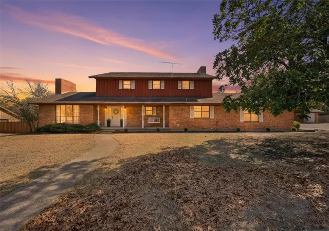 Homes for sale in Clifton, TX | 2210 White St, Clifton, TX 76634 | MLS# 21184752