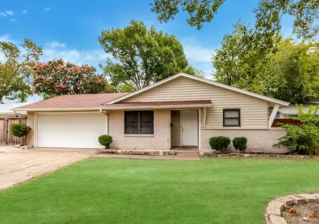 Homes for sale in Richardson, TX | 1408 W Shore Dr, Richardson, TX 75080 | MLS# 21185106
