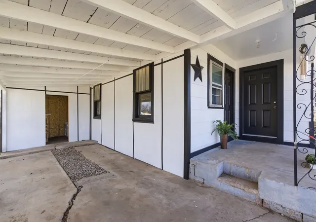 Homes for sale in Lipan, TX | 116 E Lipan Dr, Lipan, TX 76462 | MLS# 21185093