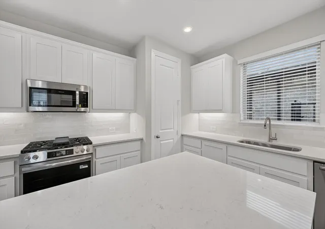 Photo 4 of Single family home for sale at 7566 Anastasia St, Midlothian, TX 76084 | MLS# 21185117 | Listing updated on 2026-08-04