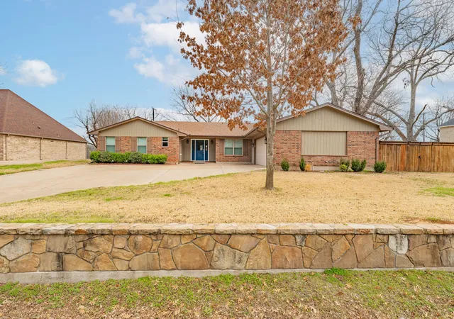 Single family home for sale at 7115 Westover Dr, Granbury, TX 76049 | MLS# 21184566
