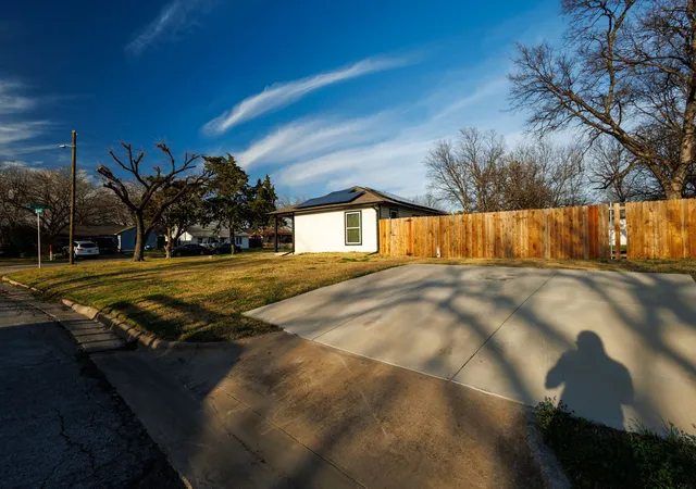27th image of 709 Dallas St, Grand Prairie, TX 75051 | MLS# 21152674